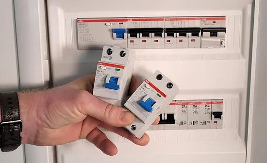 Typy proudov&yacute;ch chr&aacute;ničů A a AC &ndash; kdy kter&yacute; použ&iacute;t