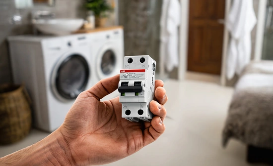 Proudov&yacute; chr&aacute;nič typu F: proč d&aacute;v&aacute; smysl v modern&iacute; elektroinstalaci