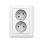Zásuvka dvojnásobná bezšroubová, s clonkami, s natočenou dutinou, matná bílá