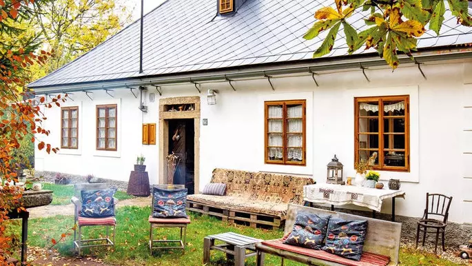Retro vyp&iacute;nače Decento v chalupě z roku 1780
