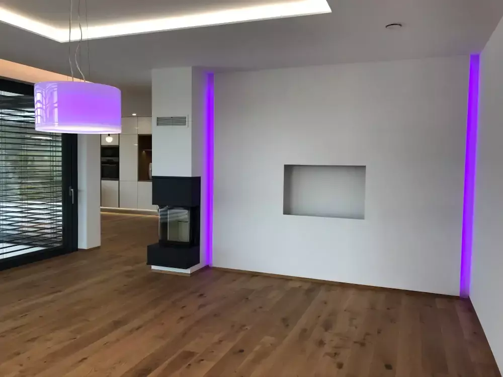 Ob&yacute;v&aacute;k se stm&iacute;vateln&yacute;mi LED světly
